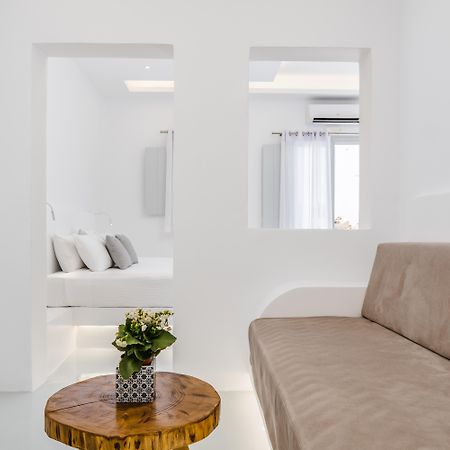 Serenita Luxury Suites Akrotiri  Exterior photo