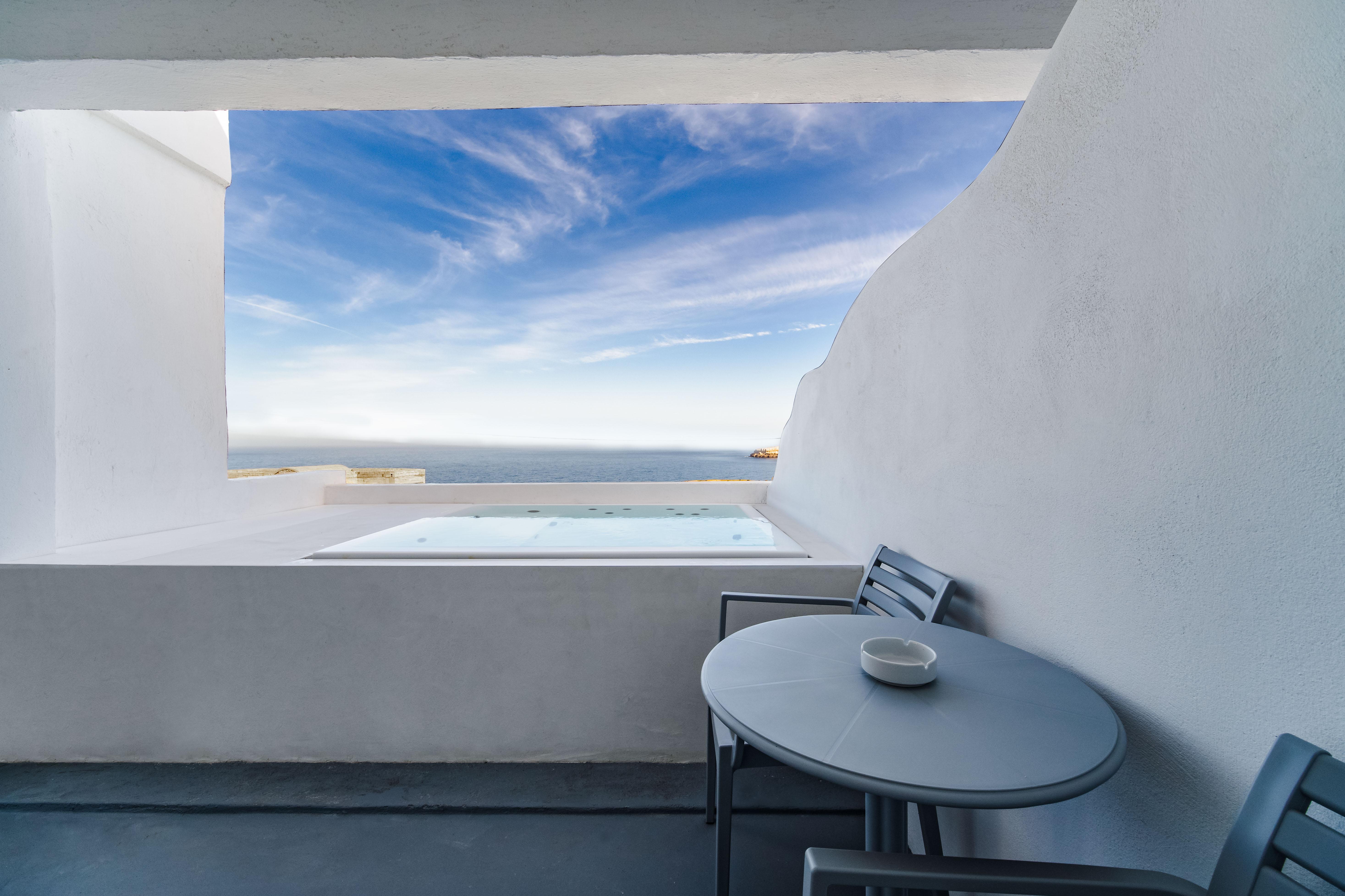 Serenita Luxury Suites Akrotiri  Exterior photo