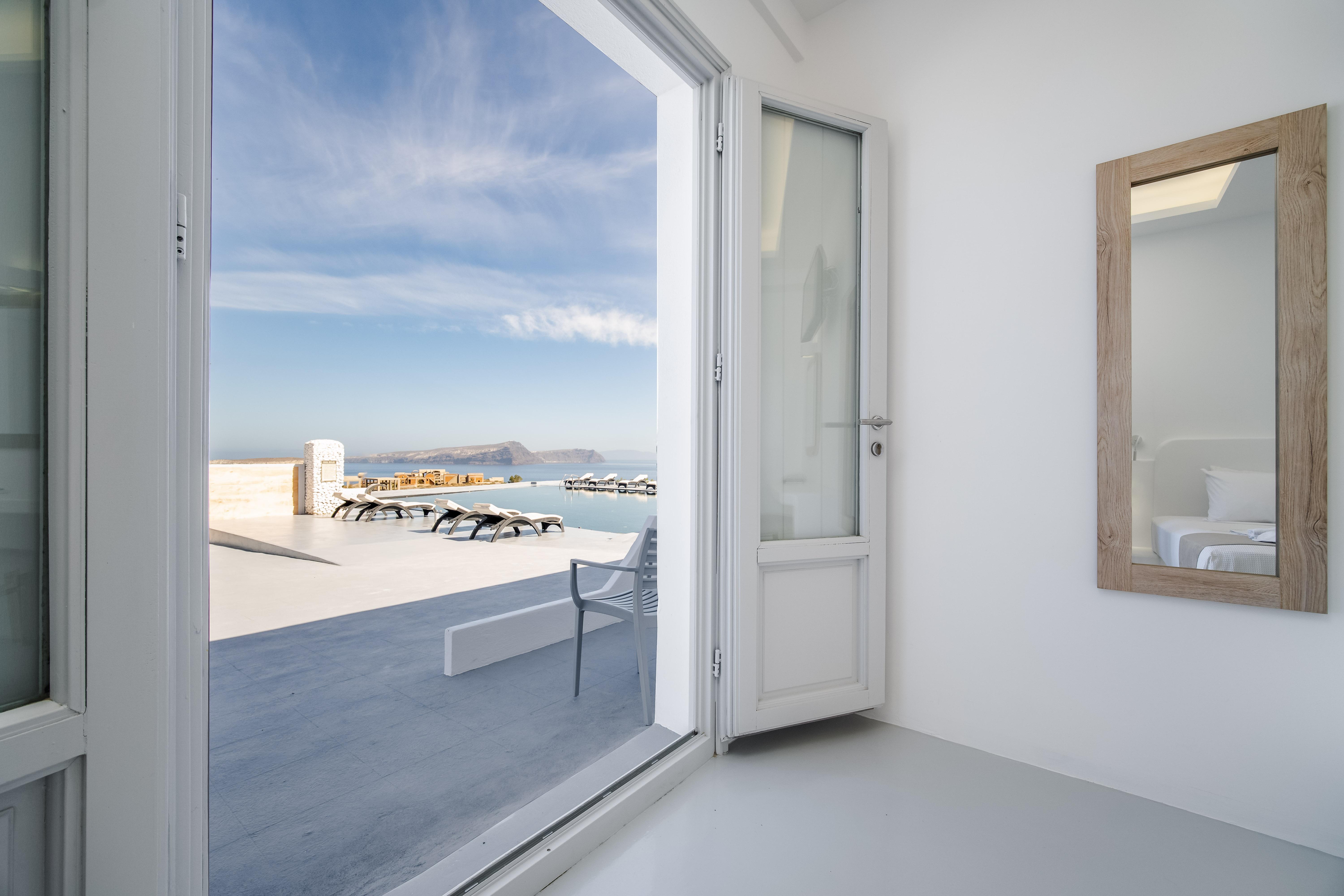 Serenita Luxury Suites Akrotiri  Exterior photo
