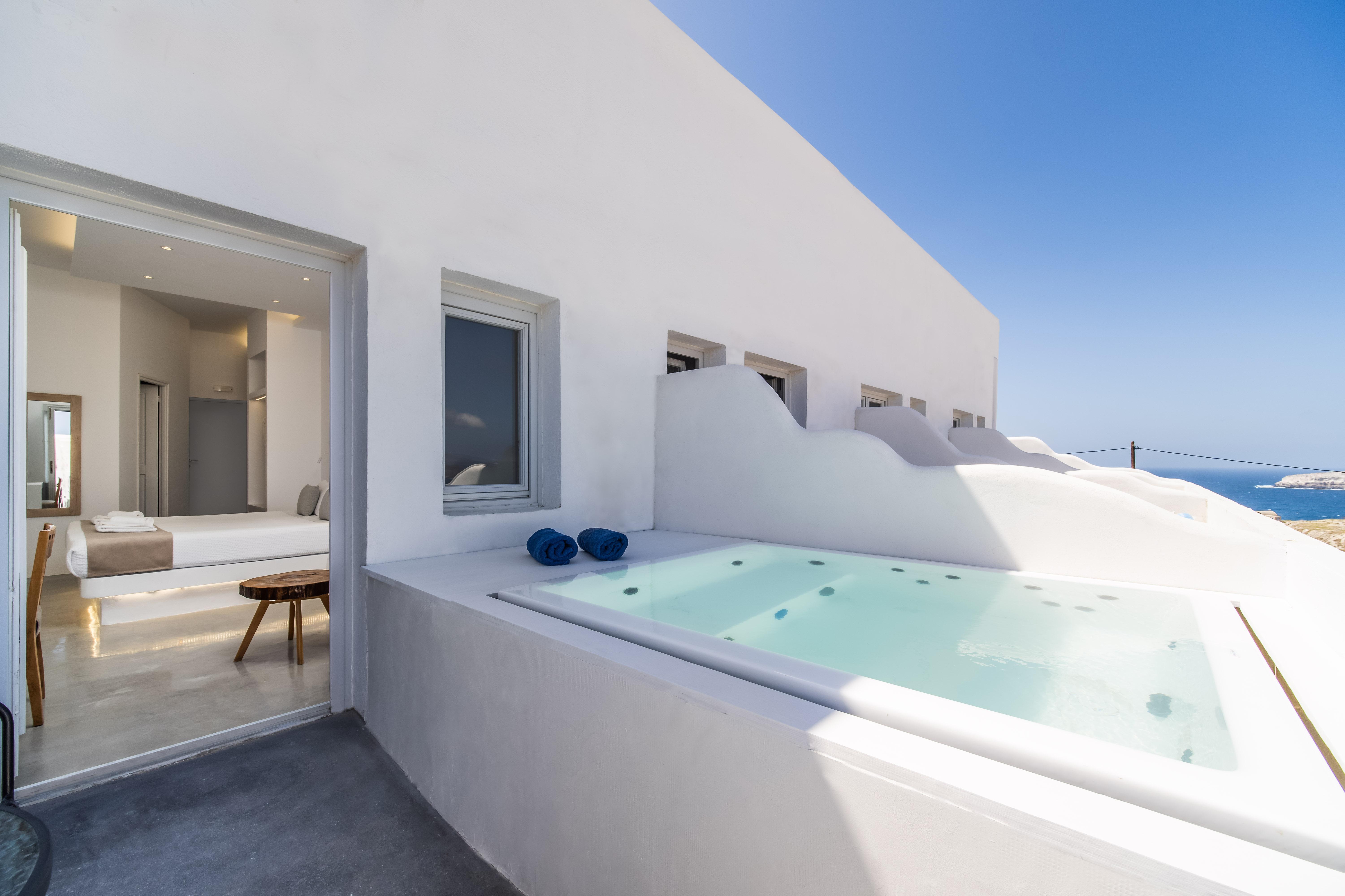Serenita Luxury Suites Akrotiri  Exterior photo