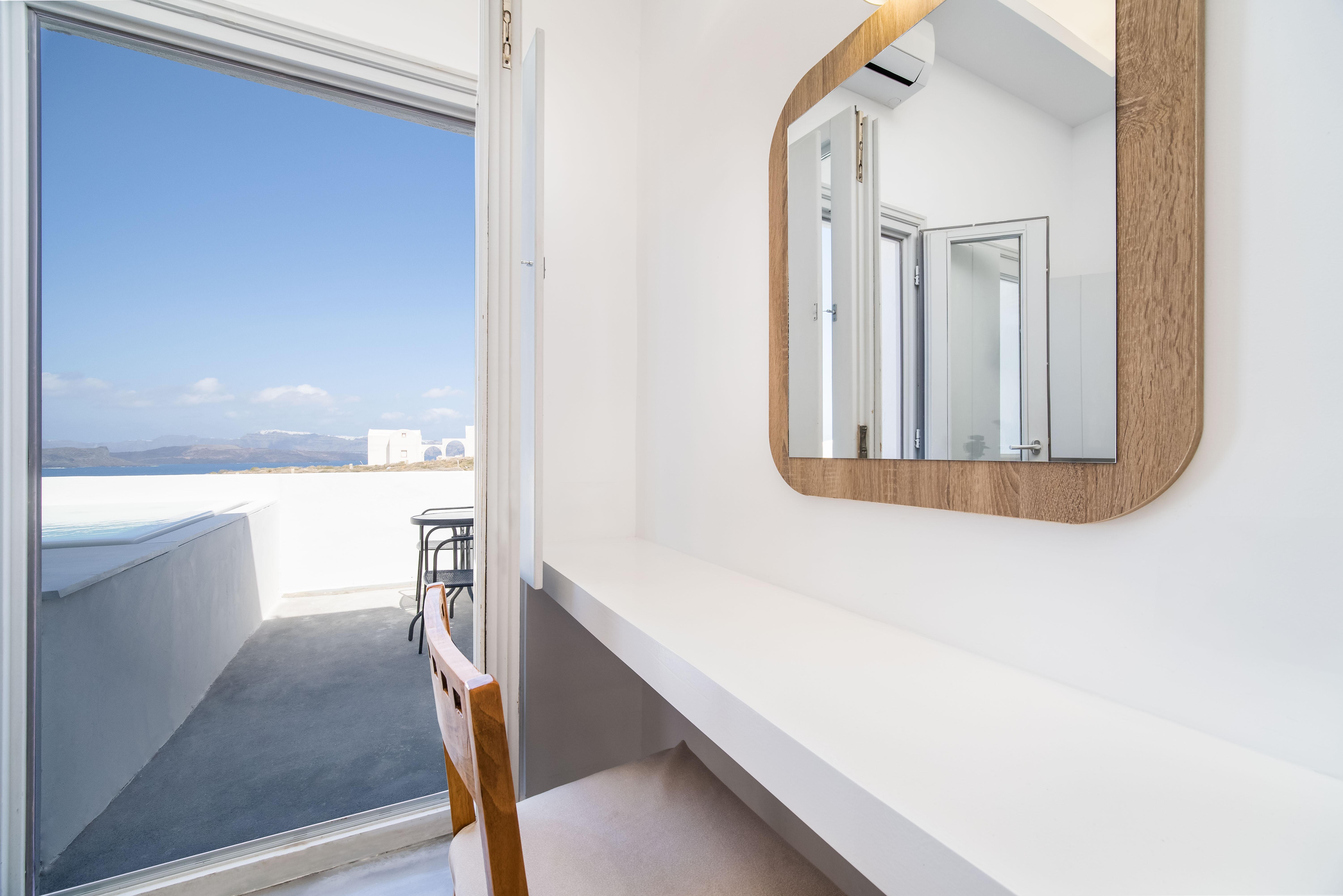 Serenita Luxury Suites Akrotiri  Exterior photo