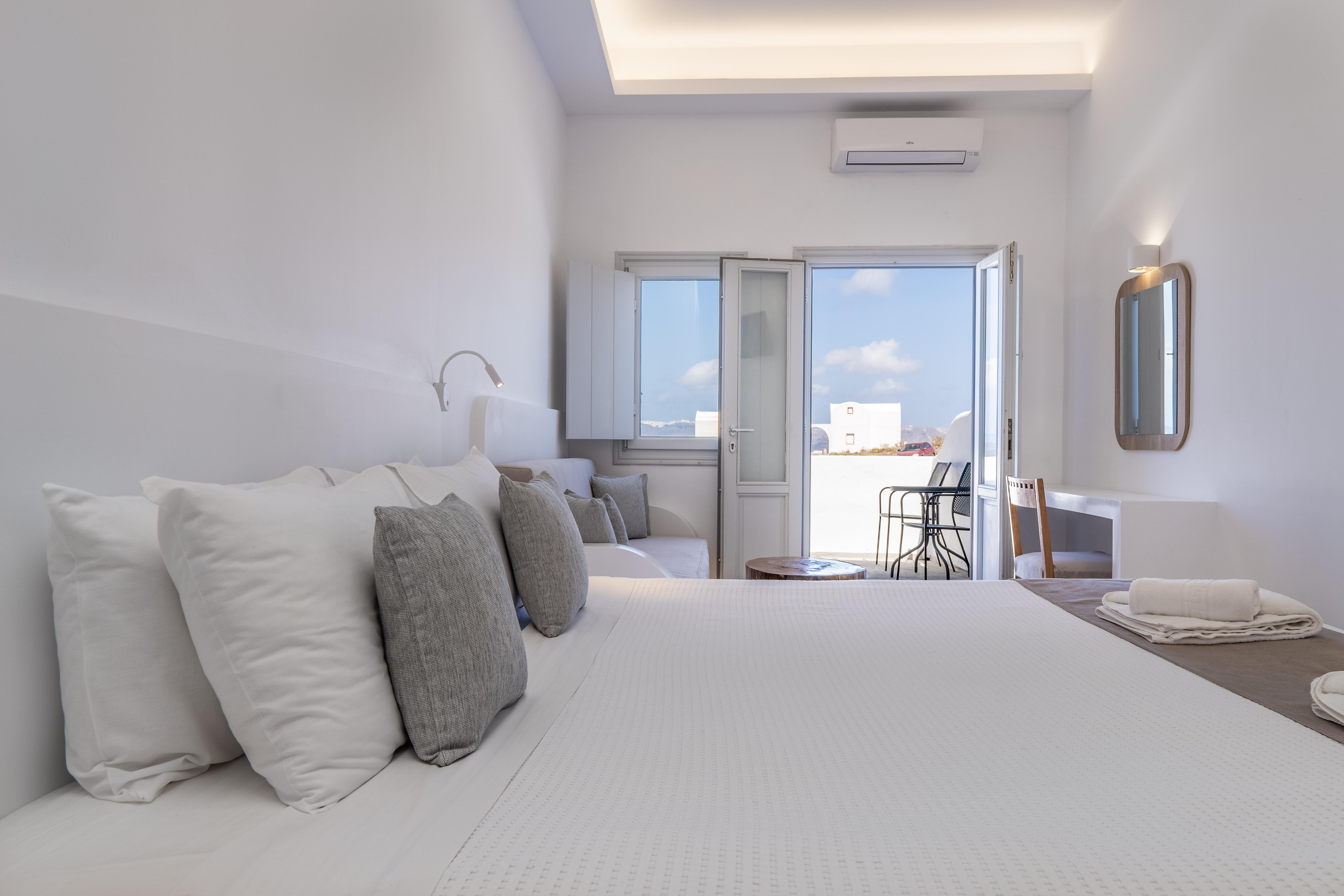 Serenita Luxury Suites Akrotiri  Exterior photo