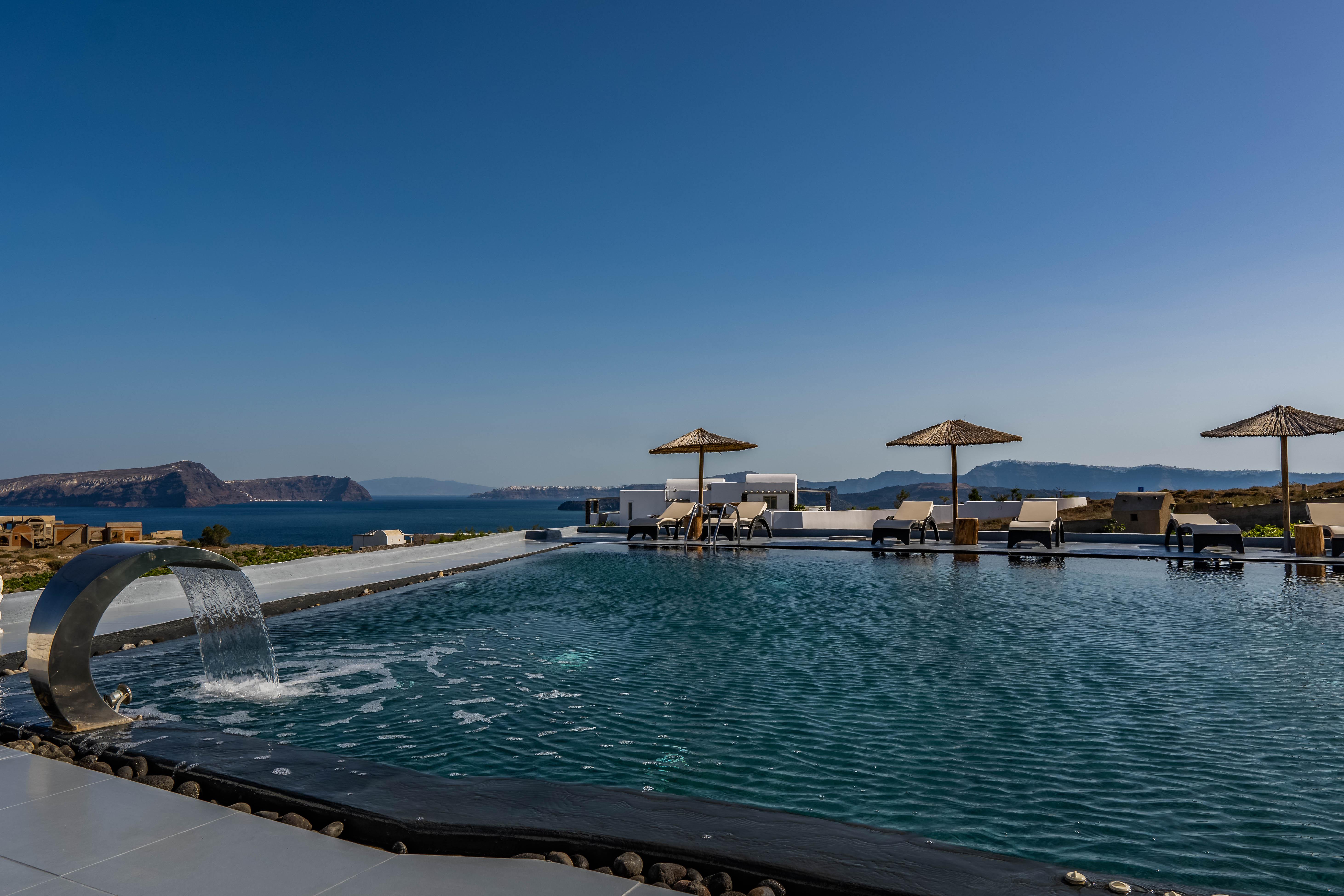 Serenita Luxury Suites Akrotiri  Exterior photo