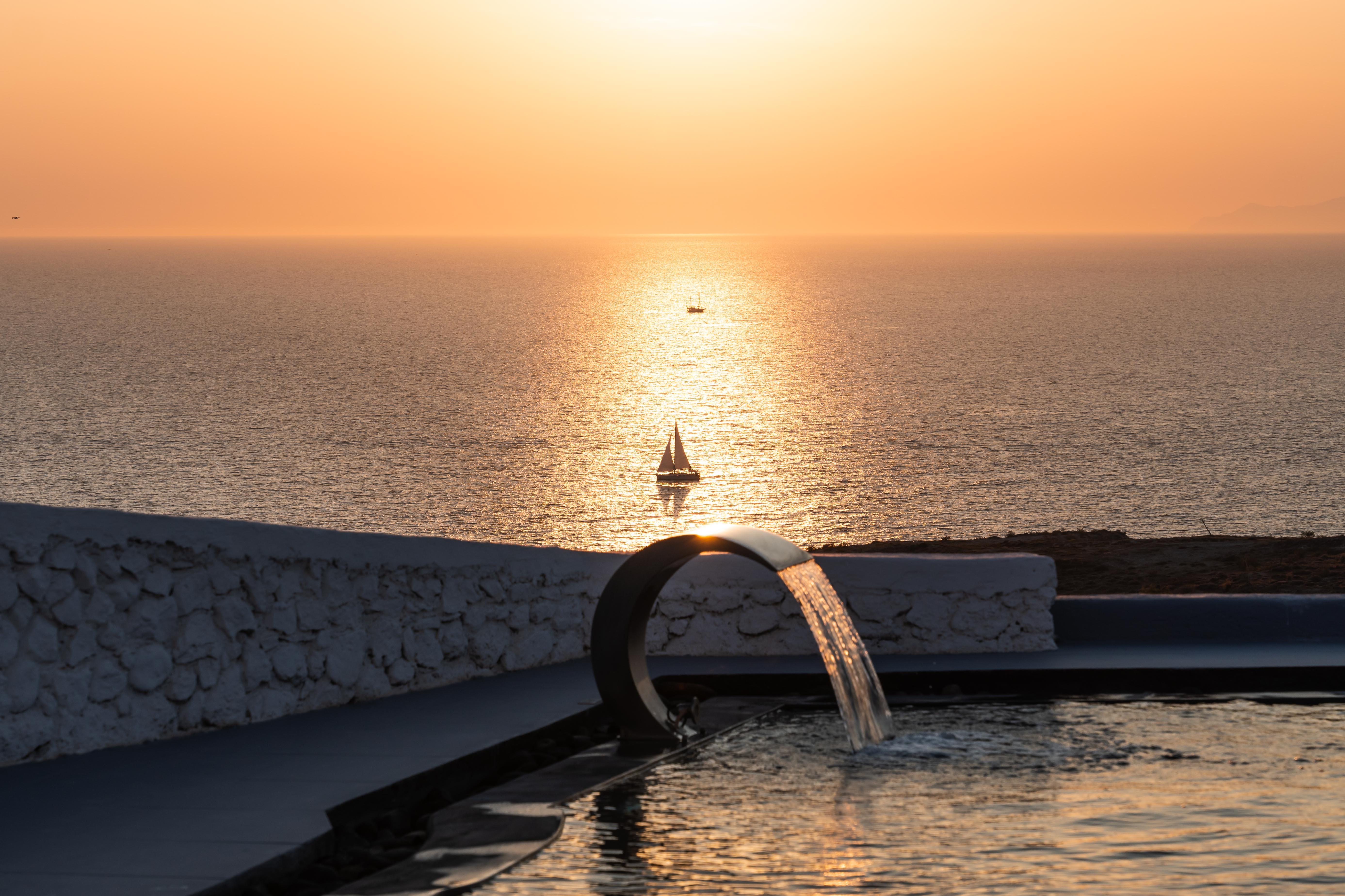Serenita Luxury Suites Akrotiri  Exterior photo