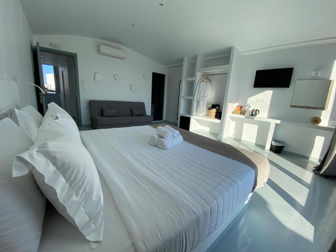 Serenita Luxury Suites Akrotiri  Exterior photo