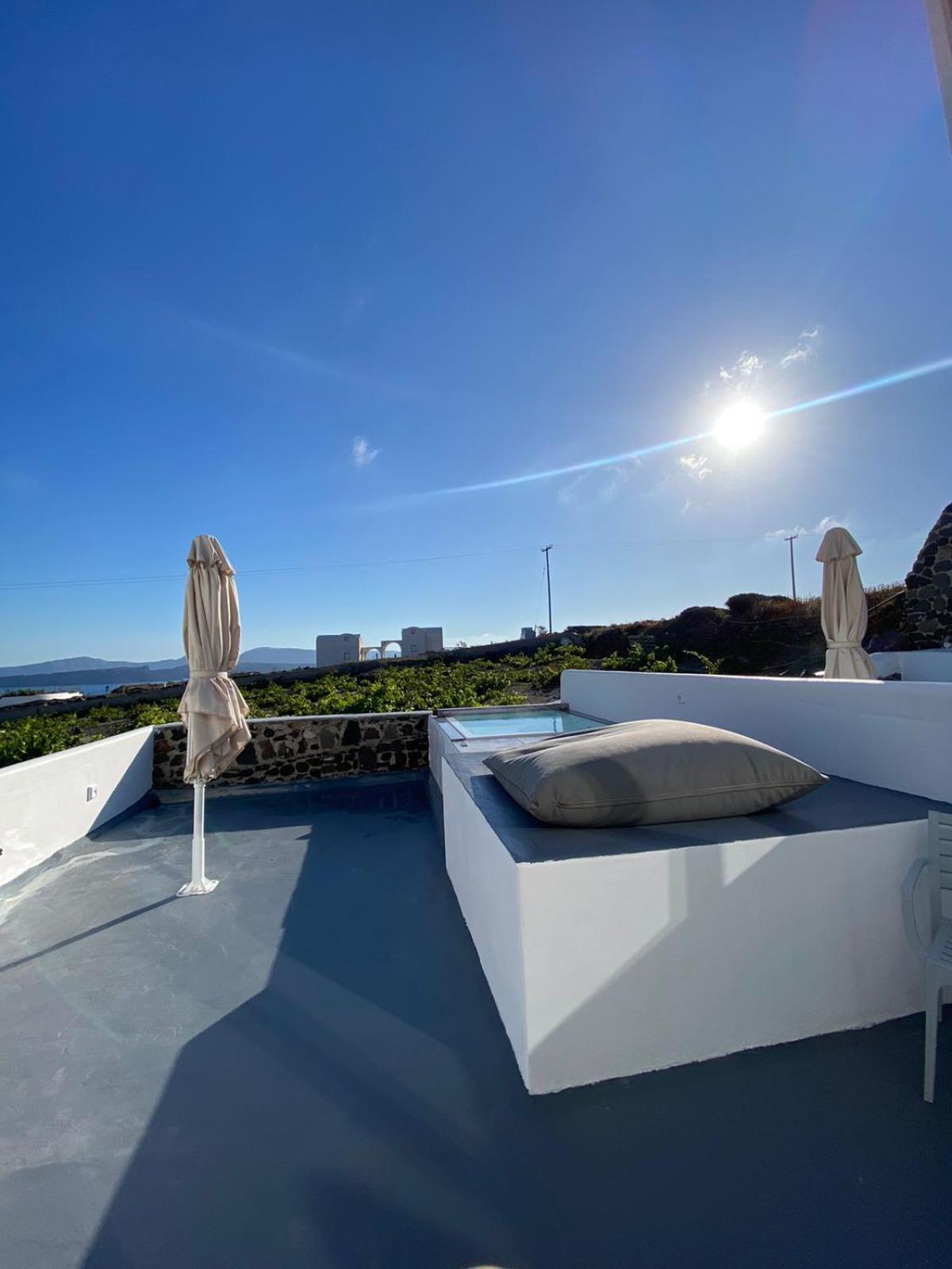 Serenita Luxury Suites Akrotiri  Exterior photo