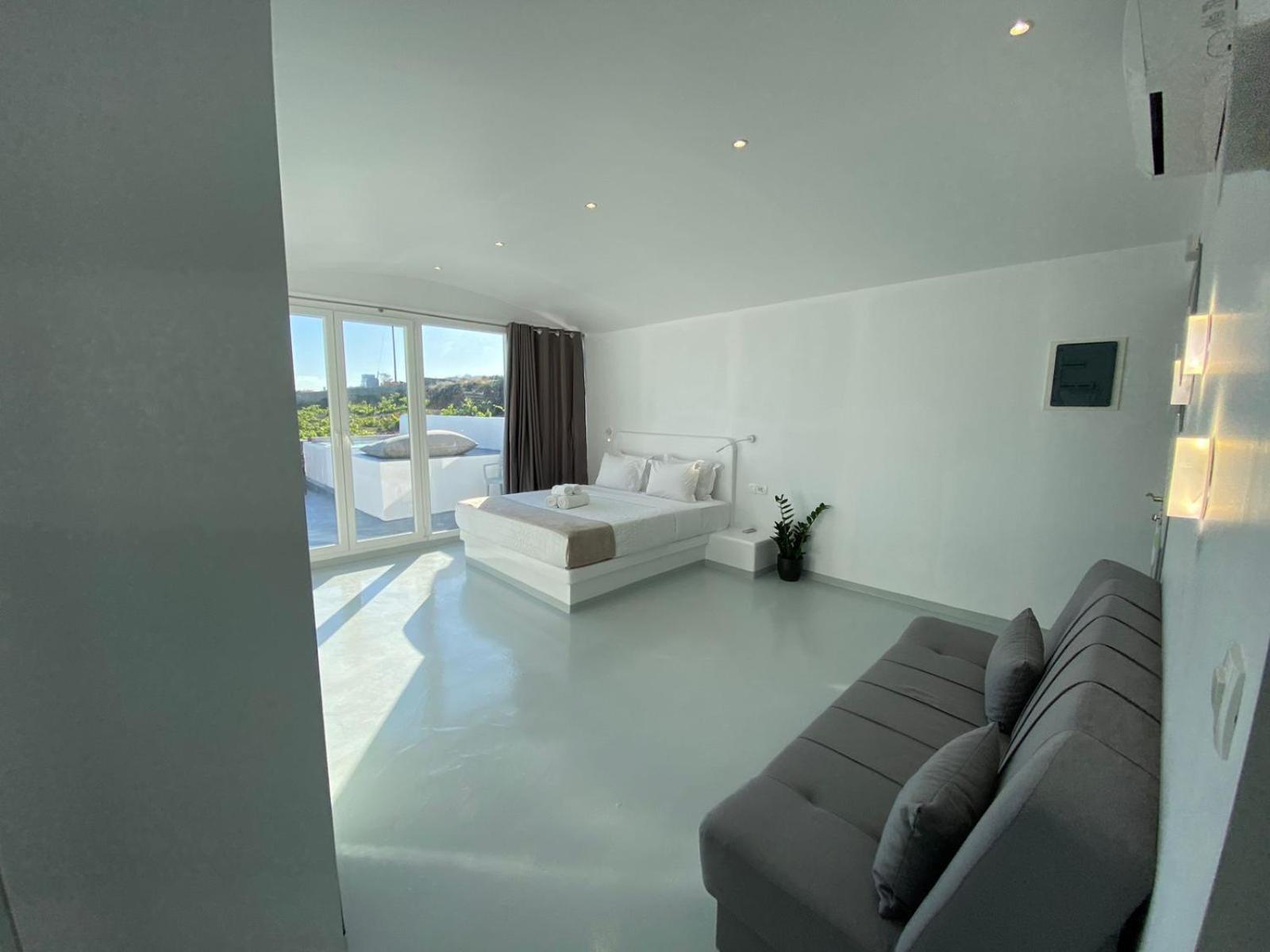 Serenita Luxury Suites Akrotiri  Exterior photo