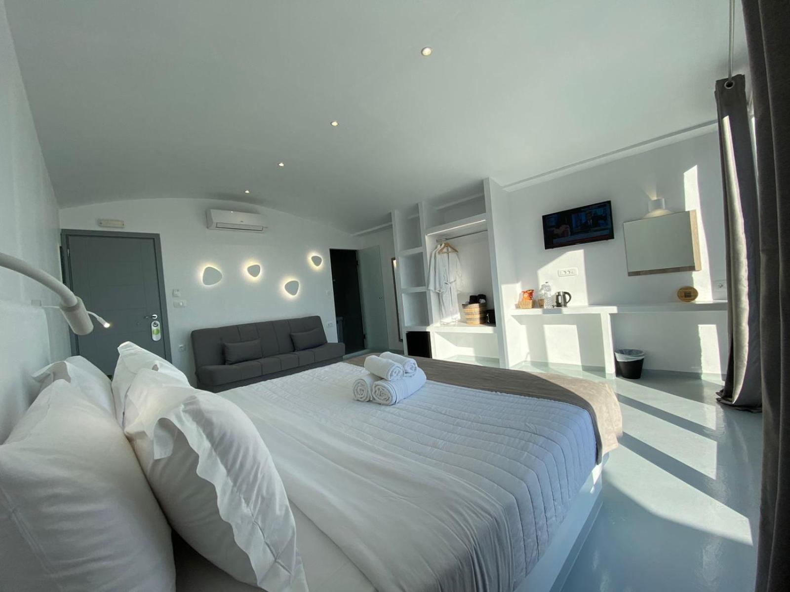 Serenita Luxury Suites Akrotiri  Exterior photo